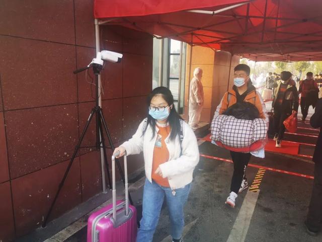 今天,开学!阜阳高三学子率先复课